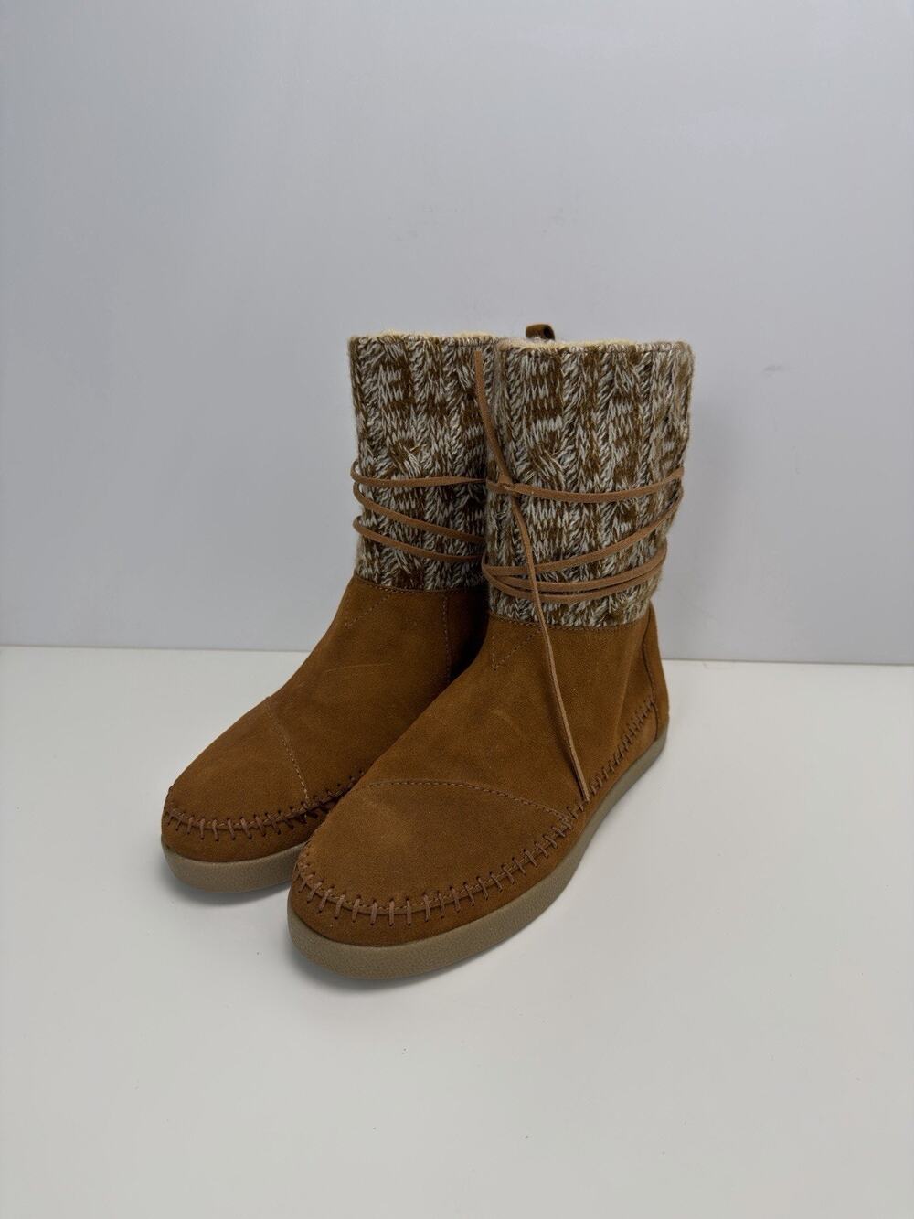 Toms Rawhide Genuine Suede Moccasin Nepal Boots Womens Size 8